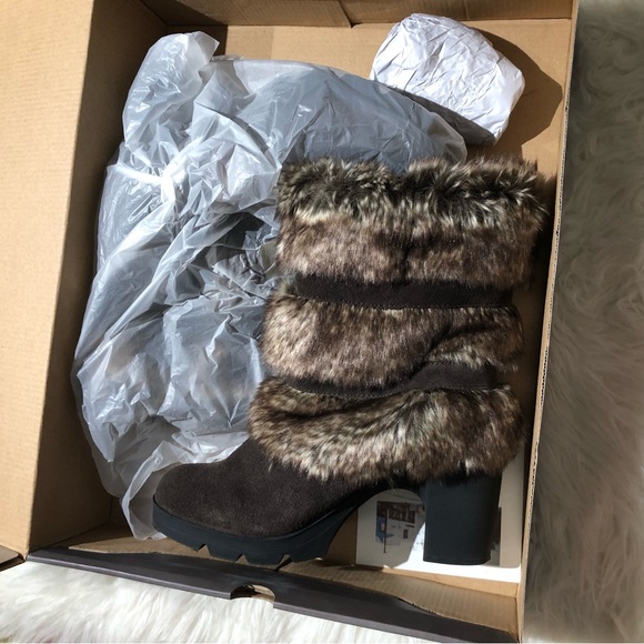 BEARPAW NWT NIB Fuzzy brown boots with bows on side and heels size 9 classic Ugg - Picture 2 of 6